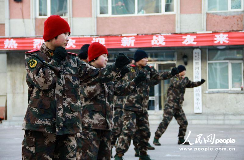 黑龙江黑河边检站:新兵下连第一堂训练课(高清)(组图)