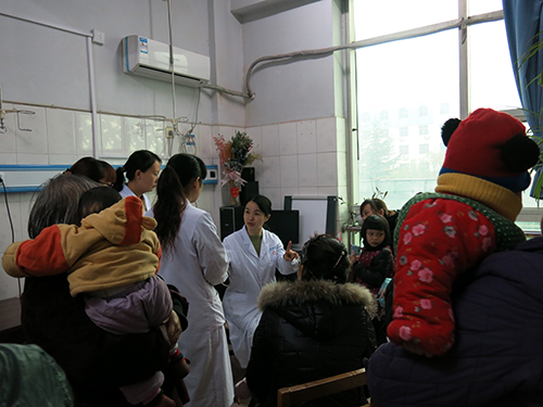 北京地坛医院陈航带领医疗志愿者赴汝州献爱心