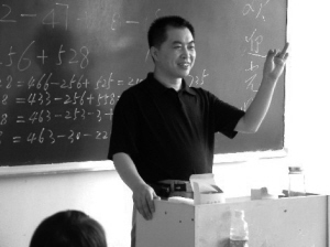 图为李世杰教授
