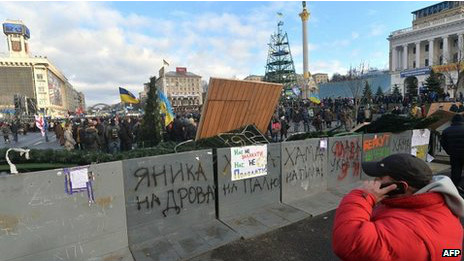 乌克兰抗议者包围并封锁了基辅的议会大厦。