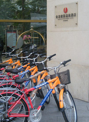 北京金龙建国温泉酒店推自行车租赁服务