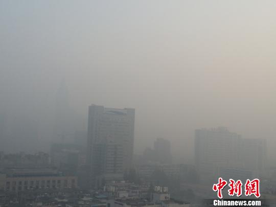南京中小学室外活动停 学生:不要雾霾要体育课