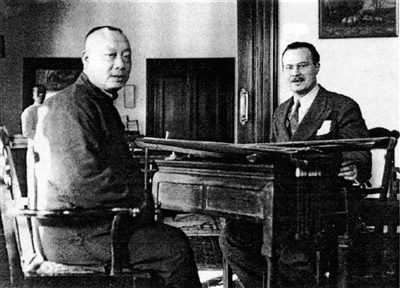 名家关仲航(图左,1896-1972)与汉学家高罗佩。
