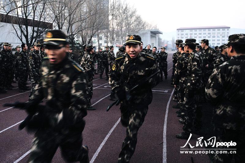 【图】内蒙古呼和浩特边防指挥学校狠抓入警大学生体能训练不放松