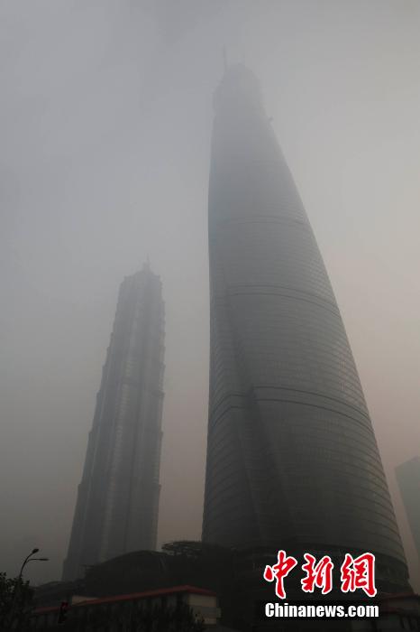 上海遭遇重度雾霾 空气质量指数达六级重度污