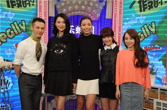 黑龙江卫视《美丽俏佳人》主持人李斯羽、linda和嘉宾合照