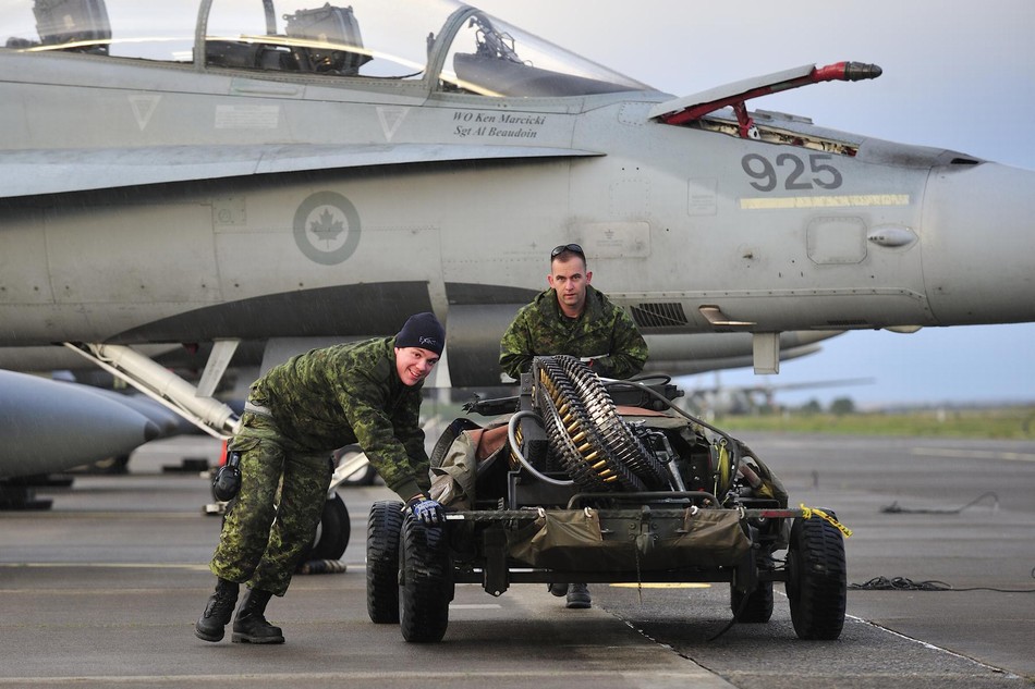 加拿大空军装备了数量不少的f-18战斗机,作为一款三代机,机炮仍然是f