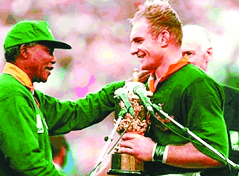曼德拉一生钟爱体育 曾为南非世界杯歌曲《希