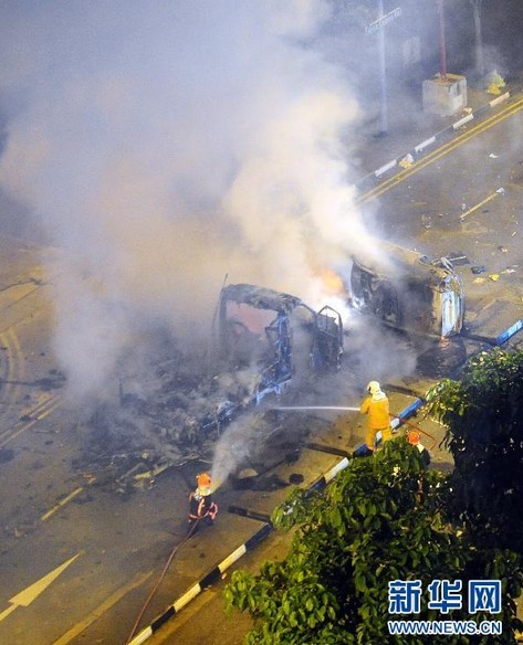 新加坡小印度发生暴乱 多人受伤警车被烧毁(图