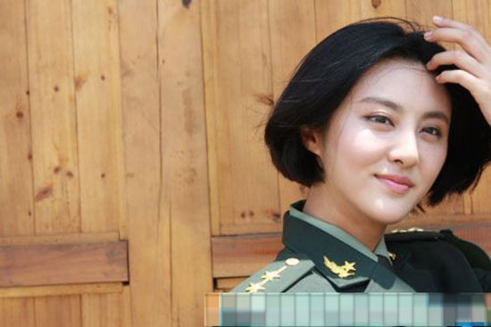 因出演热播剧《我是特种兵之火凤凰》中"唐笑笑"而走红的女星甘露被拍