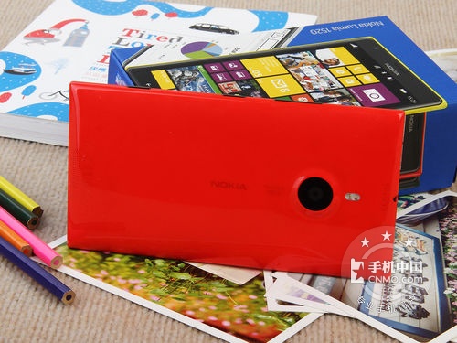 Lumia 1520背面图片
