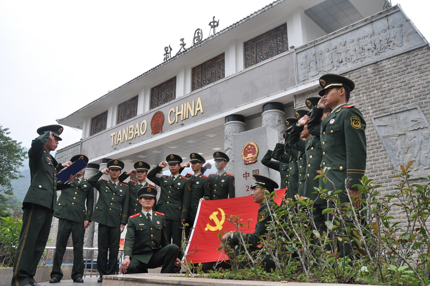 【组图】高清:云南边防部队纪念南京大屠杀76周年(组图)