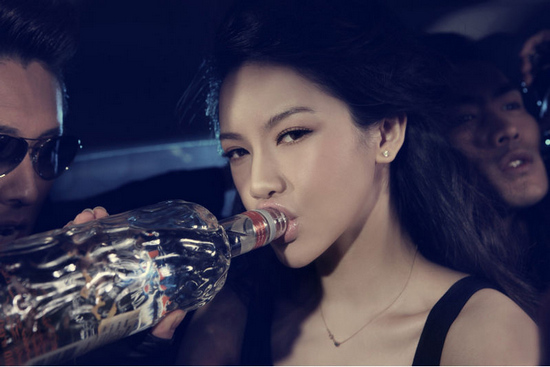 性感车模潘霜霜大秀D奶私房照诱惑写真_美女图片_爱 ...