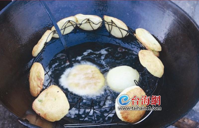 客家年味儿 灯盏糕起锅了(图)