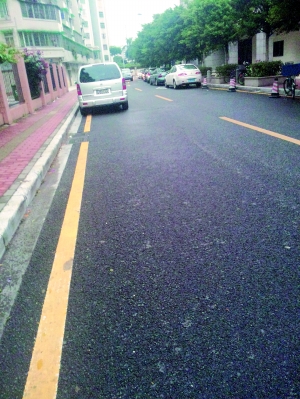 海珠区海珠体育中心后面的小路(属于海联路一段),双向只有两车道,但