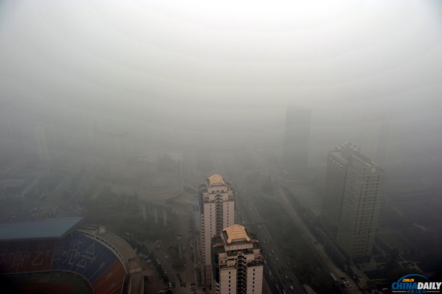 西安持续雾霾空气严重污染 雾霾指数爆表(高清