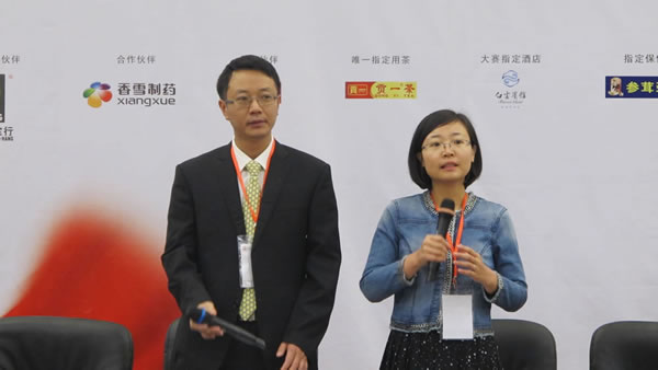 图文:珠钢杯资格赛首轮开战 刘菁张蔚主持开赛