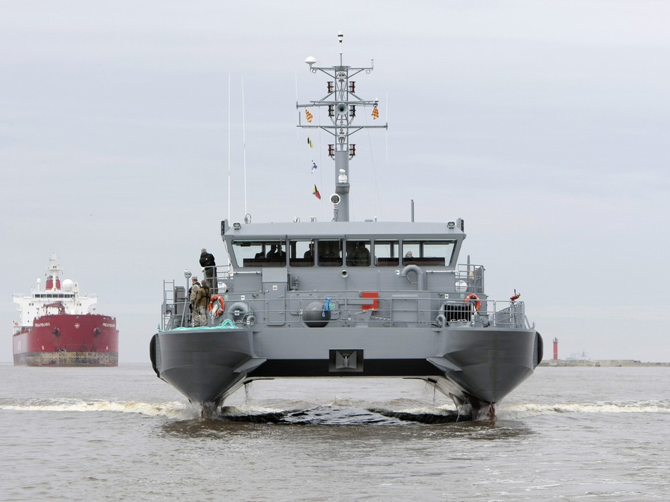 拉脱维亚海军小巧双体巡逻艇(组图)-搜狐滚动