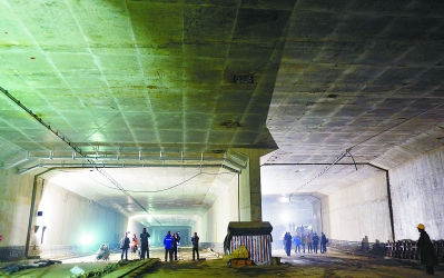 南京青奥轴线地下交通工程全面完工,这是主隧道内景