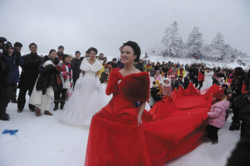 雪地婚纱_雪地婚纱照(3)