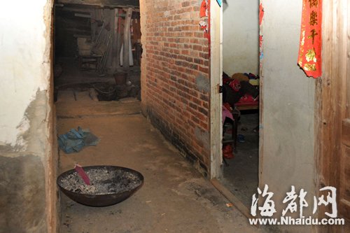 屋内使用的火盆已被移出到房外