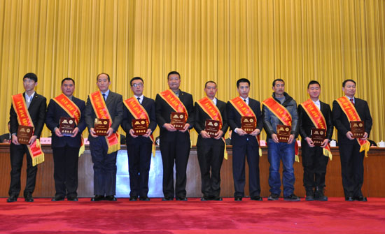 杨增伟等10人获得全国十大见义勇为英雄司机