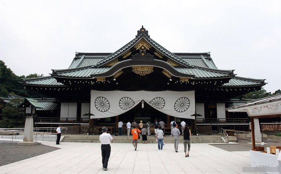 日皇裕仁不满75年靖国神社合祭甲级战犯 从此