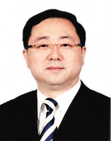 闫石 1962年6月出生，沈阳市卫生局局长，曾先后在辽宁省委党校、沈阳市政府经济体制改革部门等部门工作。