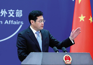 在中国外交部30日举行的例行记者会上,发言人秦刚作出强硬表态.