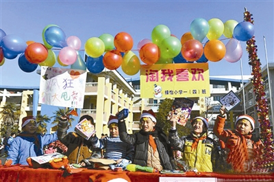 小学生举办"淘宝节" 以物换物倡环保(图)近日,安徽省合肥市绿怡小学与