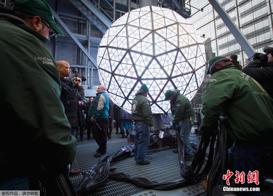 美国纽约时报广场跨年水晶球就位(高清组图)