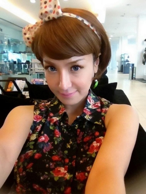 混血女模安罗琳娜演绎春之绽放(组图)