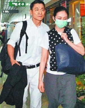 52岁刘德华再被问家事称女儿已会喊爸爸