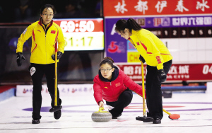 昨日，在黑龙江伊春举行的世界六强国际女子冰壶邀请赛三、四名决赛中，中国队以10：7战胜瑞士A队，获得季军。