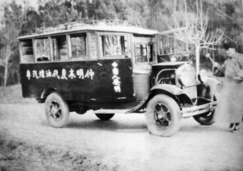 河南人发明的木炭汽车，在全国引起了轰动（资料图）