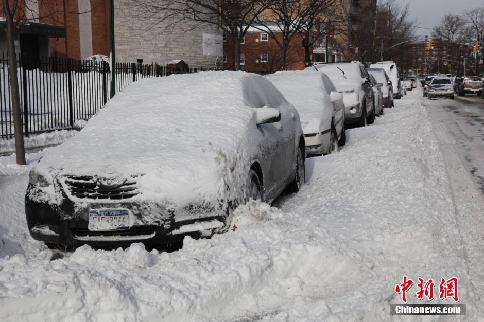 美国中东部遭暴风雪猛烈袭击 楼房成"冰屋(高清组图)