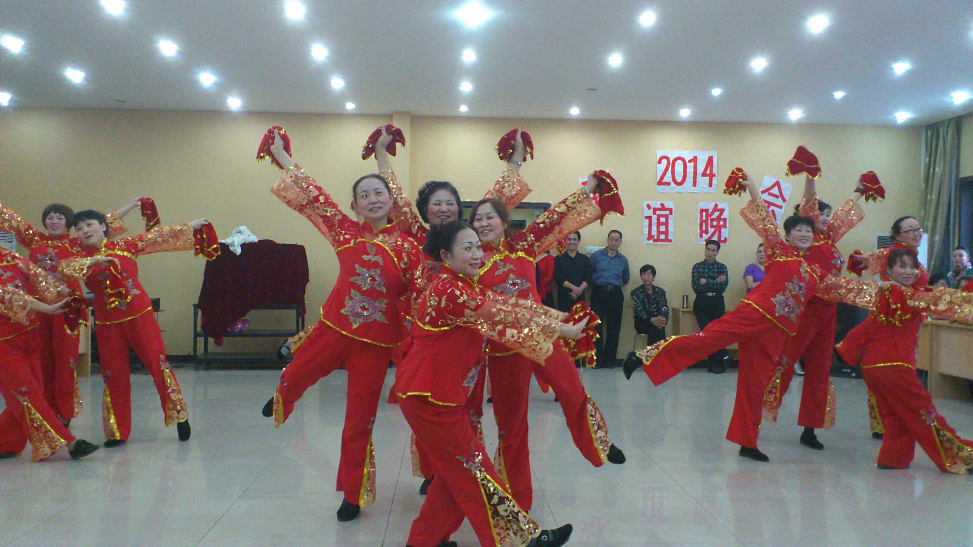 二二二团社区与阜康体育舞蹈协会举办新年联谊