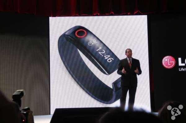 可测心率 LG发布OLED手环Lifeband To.(组图