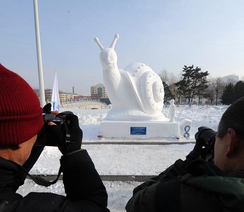 第六届国际大学生雪雕大赛在哈尔滨举行(组图)