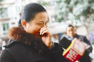 女童母亲。