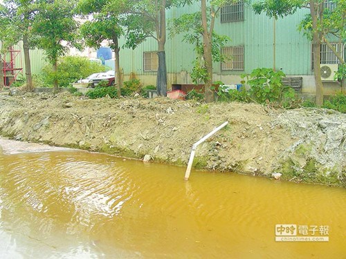 过去7,8年间,彰化环境保护联盟经常接获农民举报附近电镀工厂排放废水