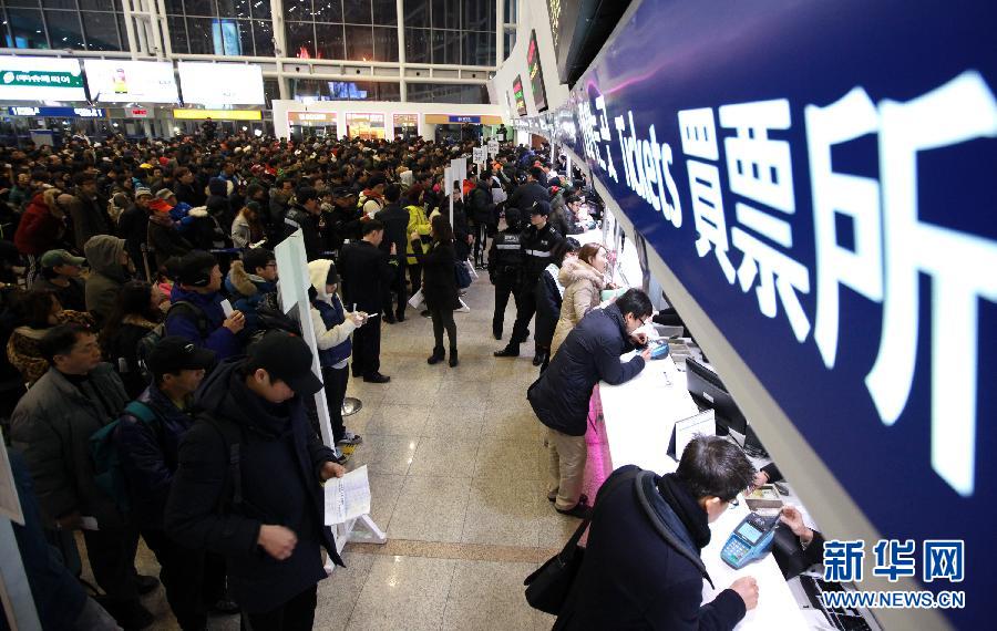 韩国人开始抢购回家乡火车票 以和家人共度春节【高清】