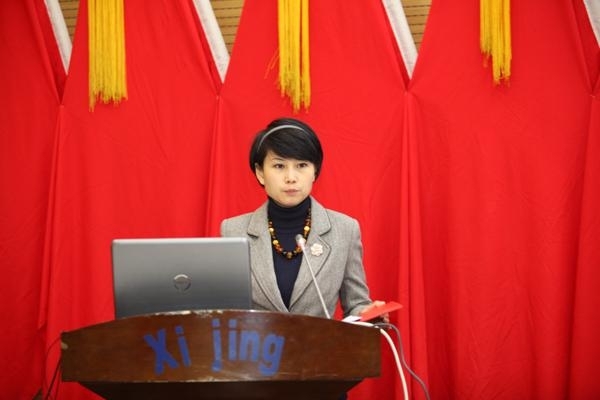 会上,西京学院校长任芳作了《三届二次教职工代表大会工作报告》.