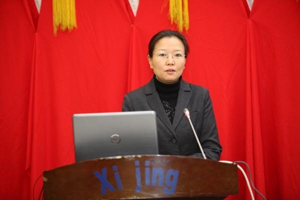 会上,西京学院校长任芳作了《三届二次教职工代表大会工作报告》.