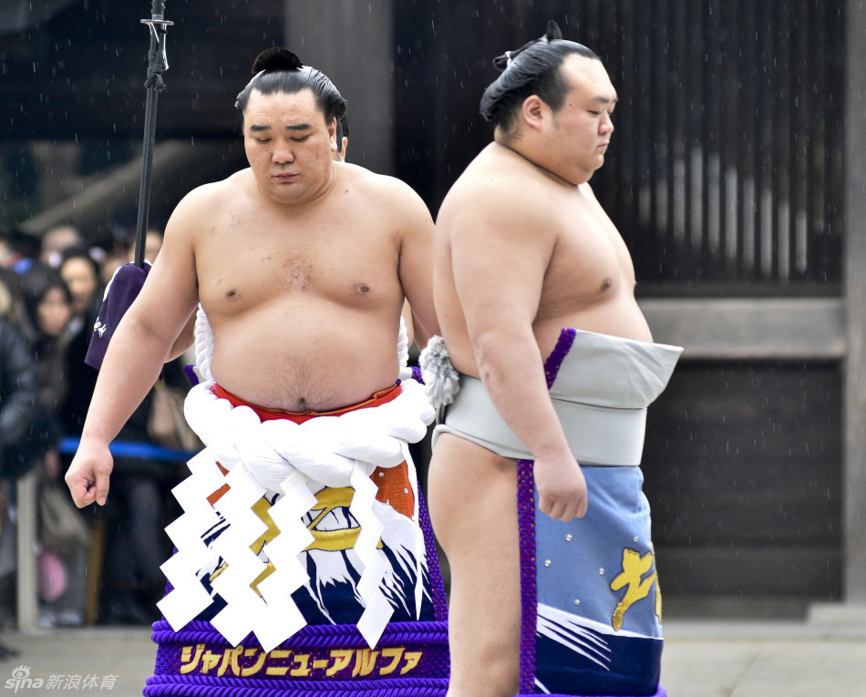 日本相扑在东京举行新年入场仪式 众选手霸气侧漏(组图)-搜狐滚动