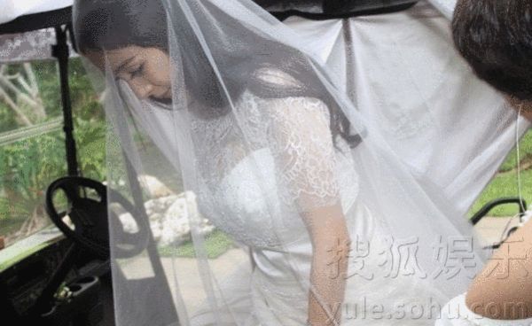 直击杨幂刘恺威婚礼现场:新郎新娘婚纱图曝光