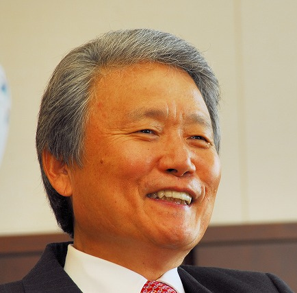 日本最大的纺织品公司东丽董事长�Y原定征。