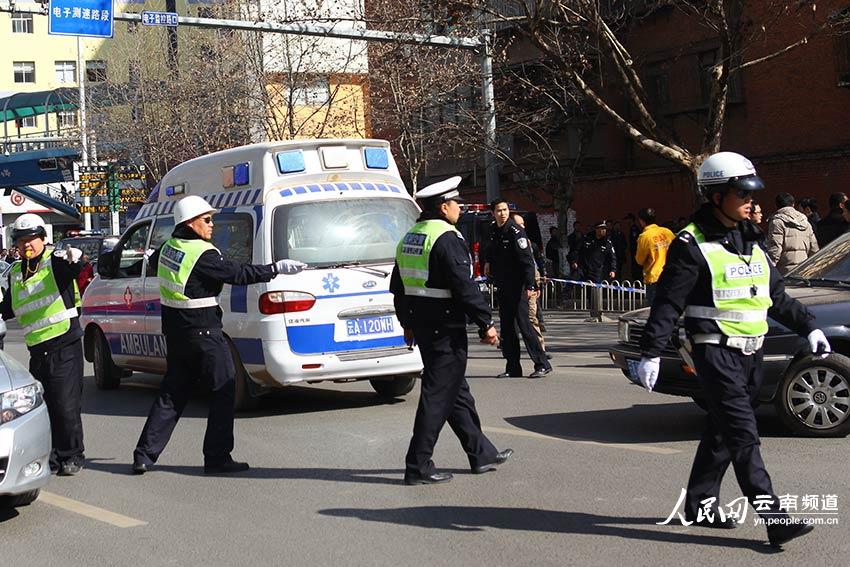 昆明闹市发生一起劫持人质事件 警方成功处置(组图)