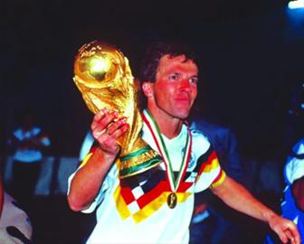 1990年夏天,马特乌斯率领德国队在意大利捧起
