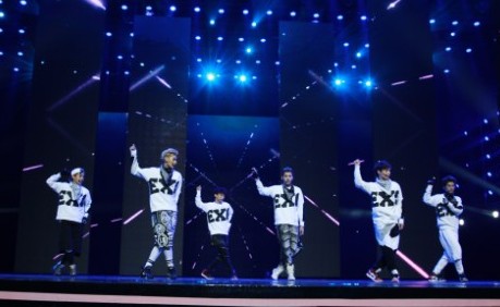 2014BTV环球春晚录制 EXO火爆开场向观众拜年